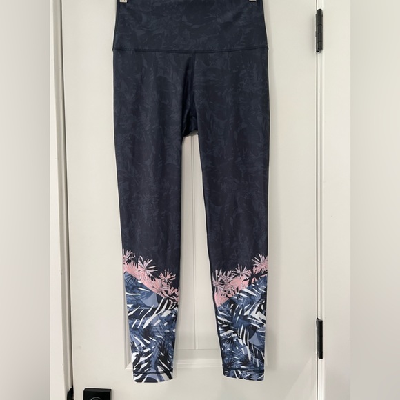 Tone It Up X Bandier Island Dip High Waist Legging Navy/Punk Size L. - Picture 3 of 8